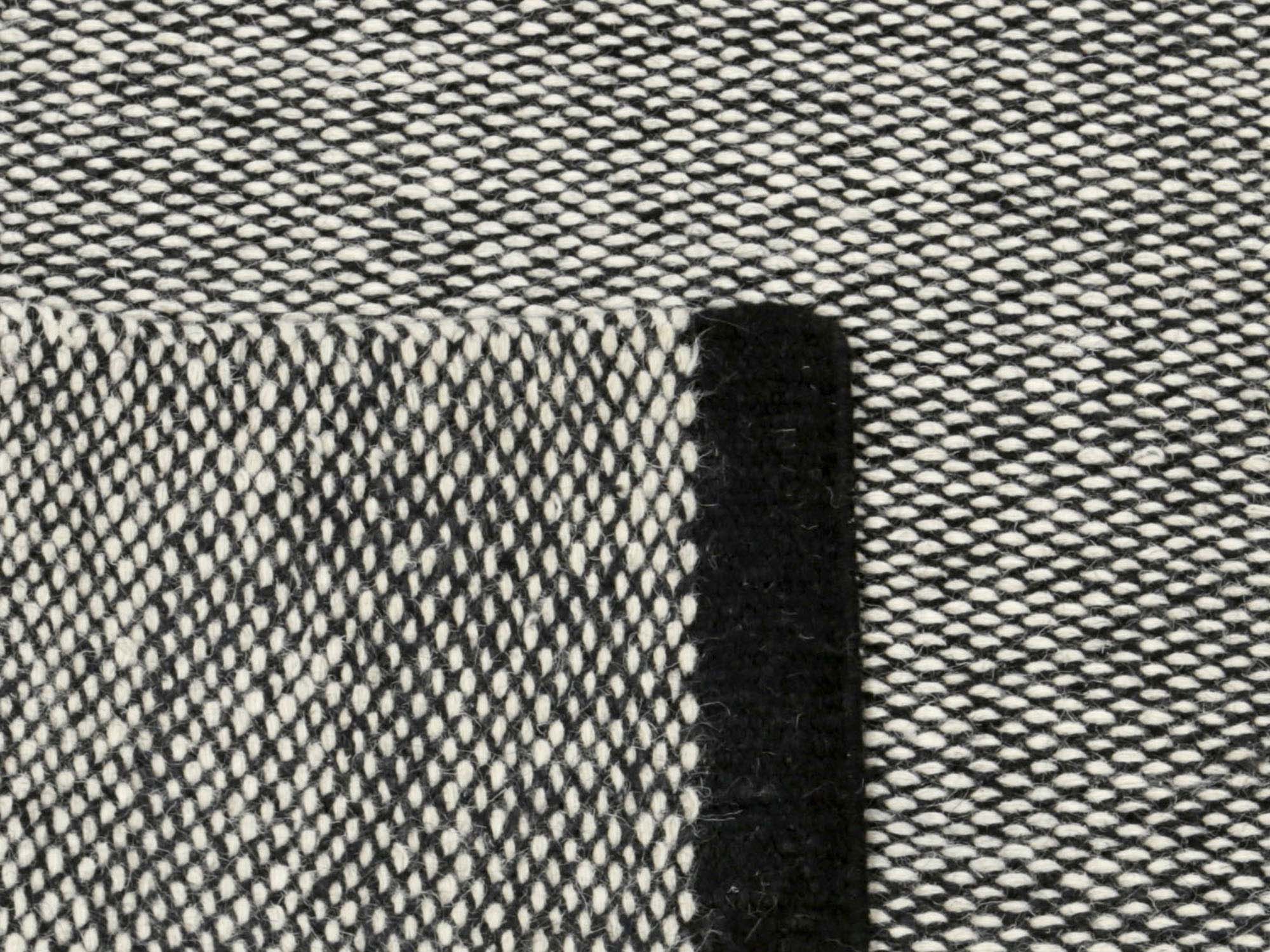 Kivik Black