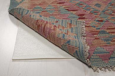 Exempel p&aring; halkskydd under matta.